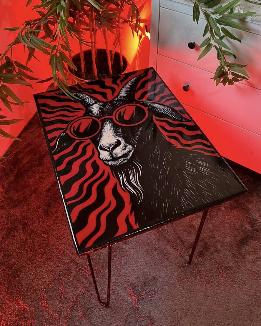 Goat Vibes Pop-Art Table